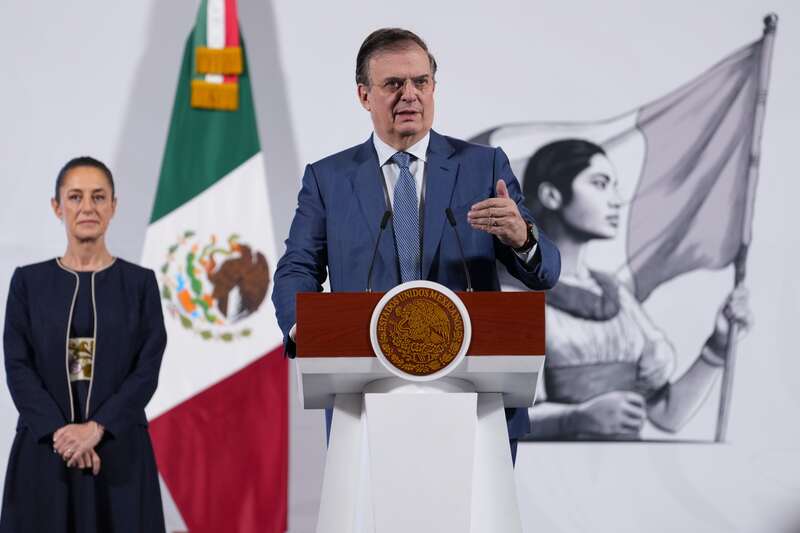 El secretario de Economía, Marcelo Ebrard, explicó la importancia de que se aplazaran aranceles hasta el 2 de abril por parte de EUA. Ebrard en la mañanera