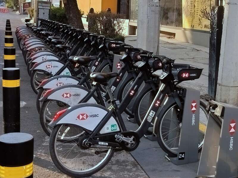 La Secretaría de Movilidad de la Ciudad de México anunció descuentos para la membresía anual de la Ecobici. Los descuentos aplican para personas adultas mayores de 60 años y estudiantes de 16 a 23 años.