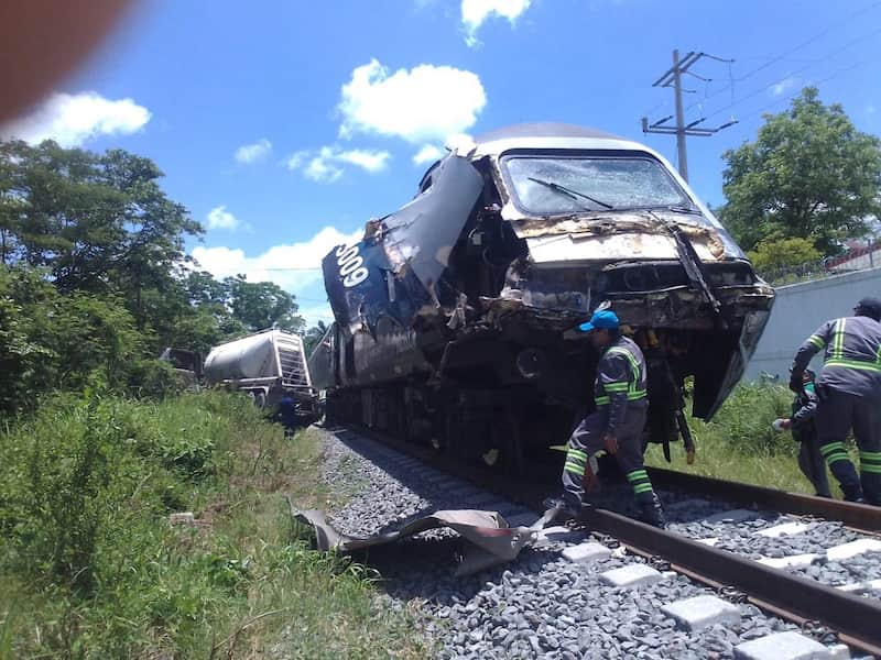 Choque Tren Interoceánico Una unidad del Tren Interoceánico chocó contra un tráiler en Tabasco