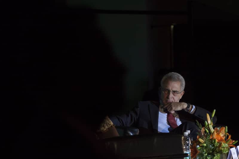 El expresidente Ernesto Zedillo Ponce de León ha sido criticado por el Fobaproa, rescate bancario que se volvió deuda pública durante su sexenio. En noviembre de 2012, Ernesto Zedillo Ponce de León, expresidente de México, participó en un foro en el marco de la primera sesión plenaria del consejo nacional del Grupo Financiero Banorte-Ixe.