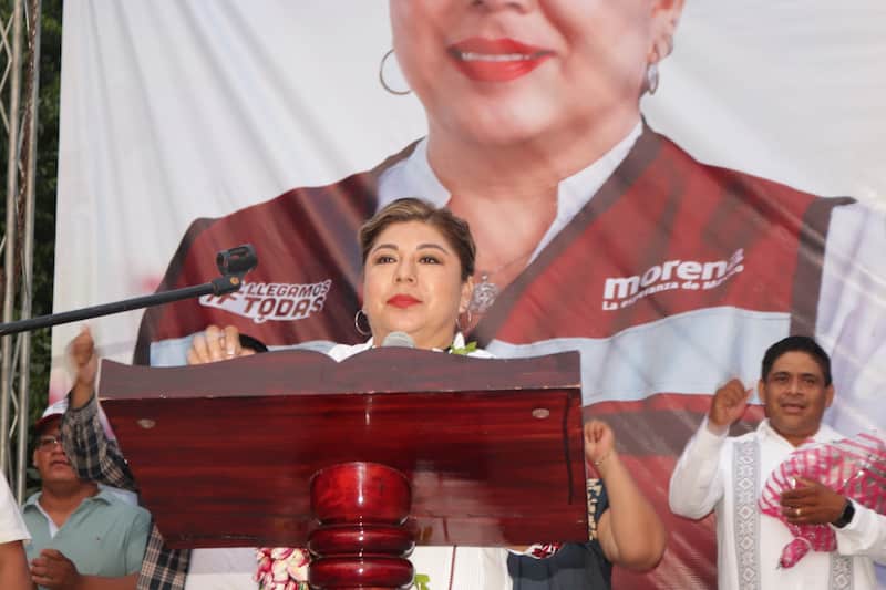 Yesenia Lara, candidata de Morena-PVEM. Yesenia Lara en un mitin.