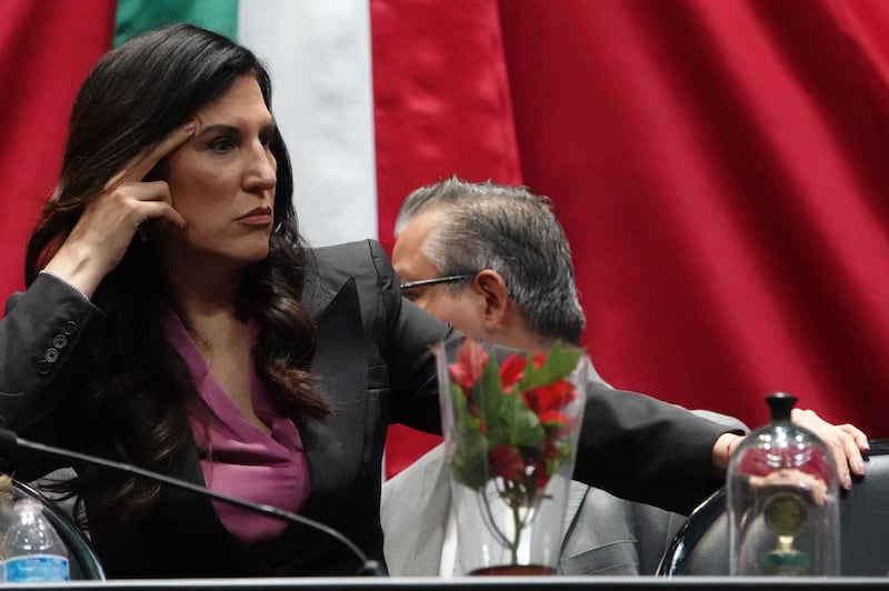 Discusión en San Lázaro