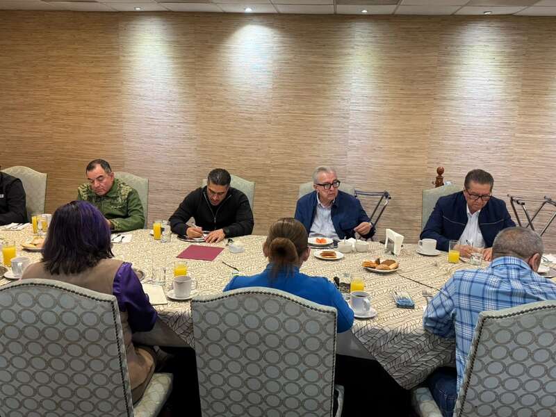 Gobernador Rubén Rocha y secretario Omar García Harfuch Gobernador Rubén Rocha y secretario Omar García Harfuch encabezan Mesa de Construcción de Paz en Sinaloa