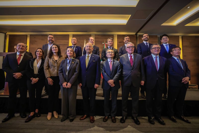Firman convenios de Pacífico Mexinol