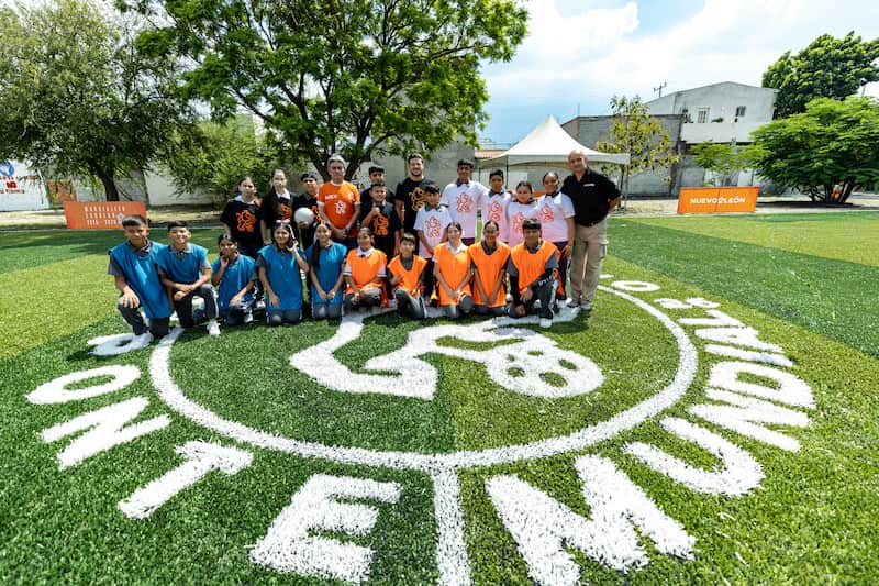 El gobierno de Nuevo León y el Fondo de las Naciones Unidas para la Infancia cerraron filas por el fortalecimiento de un entorno escolar saludable en la entidad. Imagen de un evento entre el gobierno del estado y la UNICEF