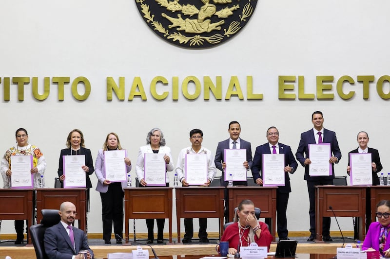 INE constancias de mayoría