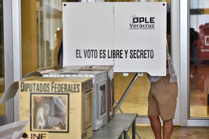 se llevarán a cabo elecciones en el municipio una persona en la casilla de veracruz