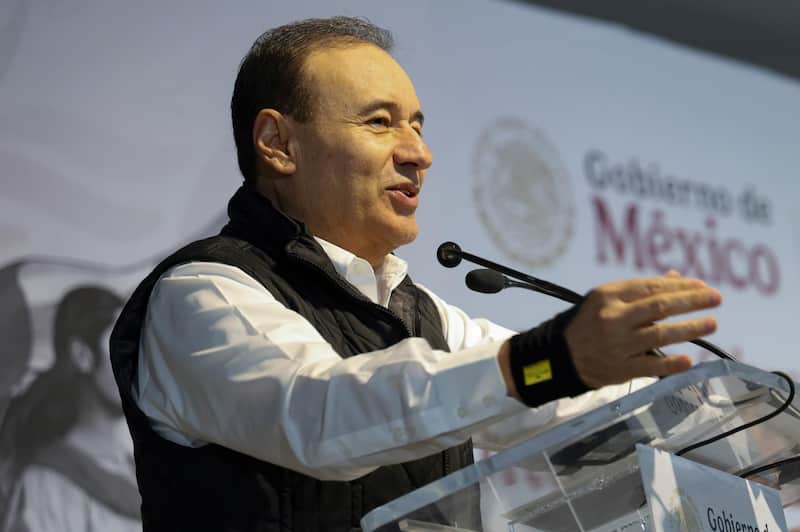 SAN LUIS RÍO COLORADO, SONORA, 29MARZO2025.- Alfonso Durazo, gobernado de Sonora, durante el acto protocolario por el arranque de obras del del Hospital IMSS de San Luis Río Colorado. Imágen