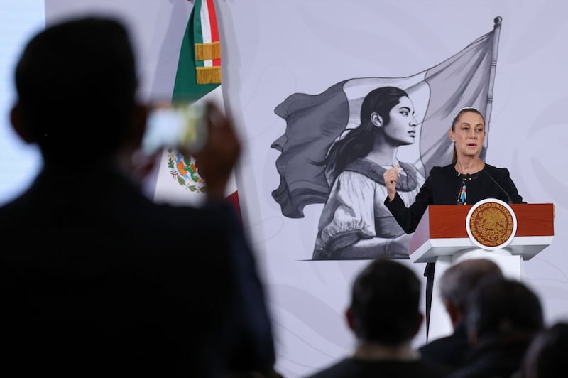 CIUDAD DE MÉXICO, 11DICIEMBRE2025.- Claudia Sheinbaum Pardo, presidenta de México, encabezó la conferencia Mañanera del Pueblo en la que se informó sobre el aumento de turismo nacional e internacional durante el 2025.
FOTO: GALO CAÑAS/CUARTOSCURO.COM Claudia Sheinbaum