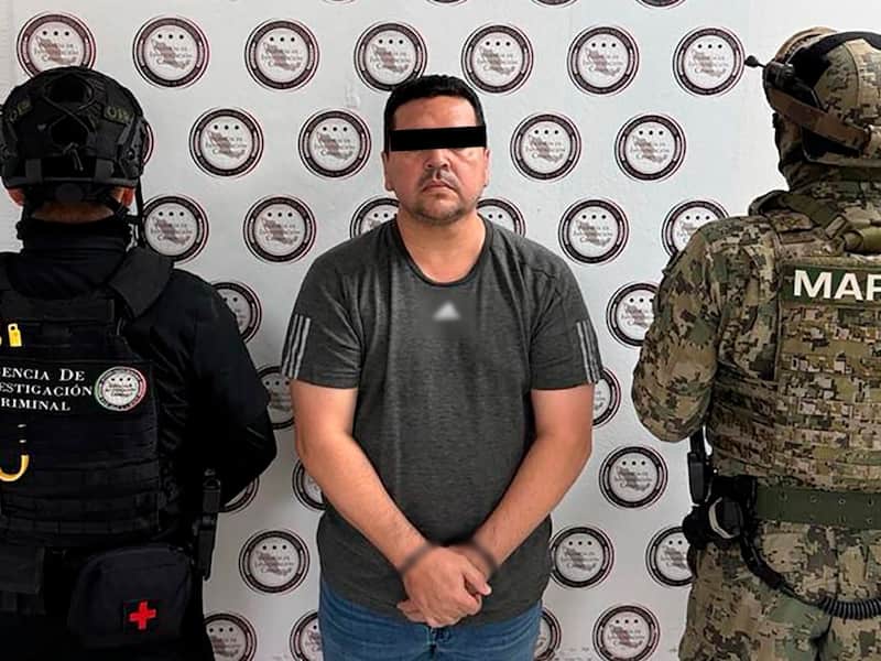 Detención de El Payo Zurita. Fuerzas de seguridad posando junto a El Payo Zurita.
