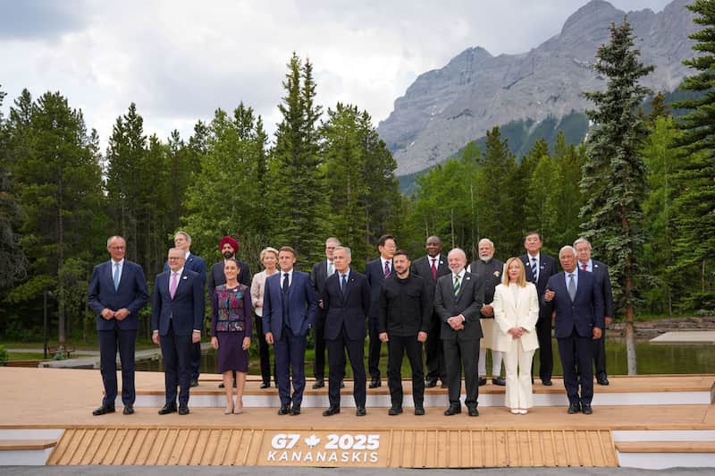 Claudia Sheinbaum, presidenta de México, con los líderes de la Cumbre G7. Sheinbaum con líderes del mundo presentes en la cumbre del G7.