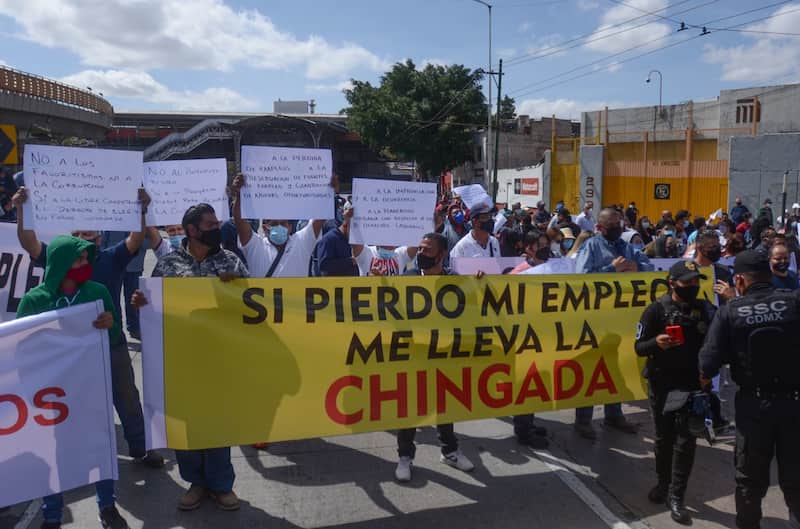 Los diputados aprobaron la reforma a la Ley de Seguro Social para garantizar un seguro por desempleo Trabajadores de empresas de publicidad exterior bloquearon el Circuito Interior a la altura de avenida Oceanía, ante la nueva Ley de Publicidad Exterior de la Ciudad de México.