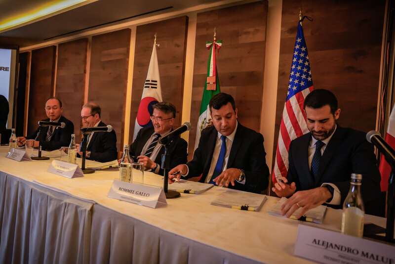 Se trata del proyecto Pacífico Mexinol Los participantes de la firma de convenio para la planta de Metanol