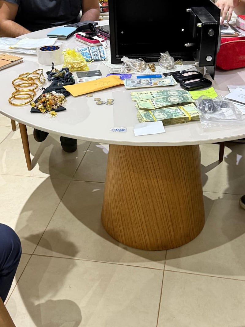 Objetos encontrados durante arresto de Hernán Bermúdez