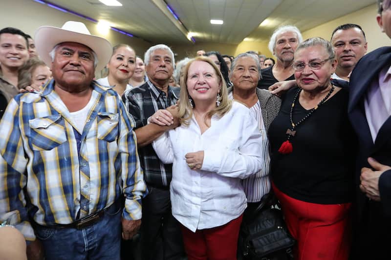 La ministra busca reelegirse en la corte La candidata a la SCJN en campaña