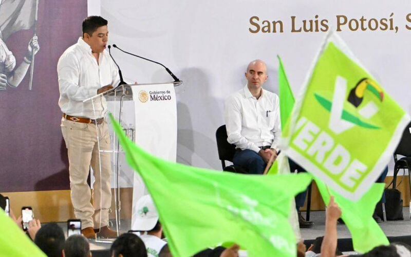 Ricardo Gallardo es abucheado
