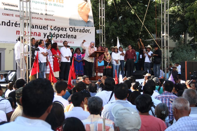 AMLO con la CNTE