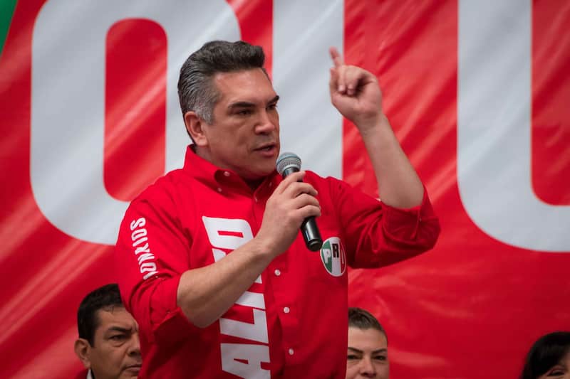 Alejandro Moreno asegura que no se tiene un diálogo con la bancada de Morena en el Senado Alejandro Moreno durante un evento oficial del PRI