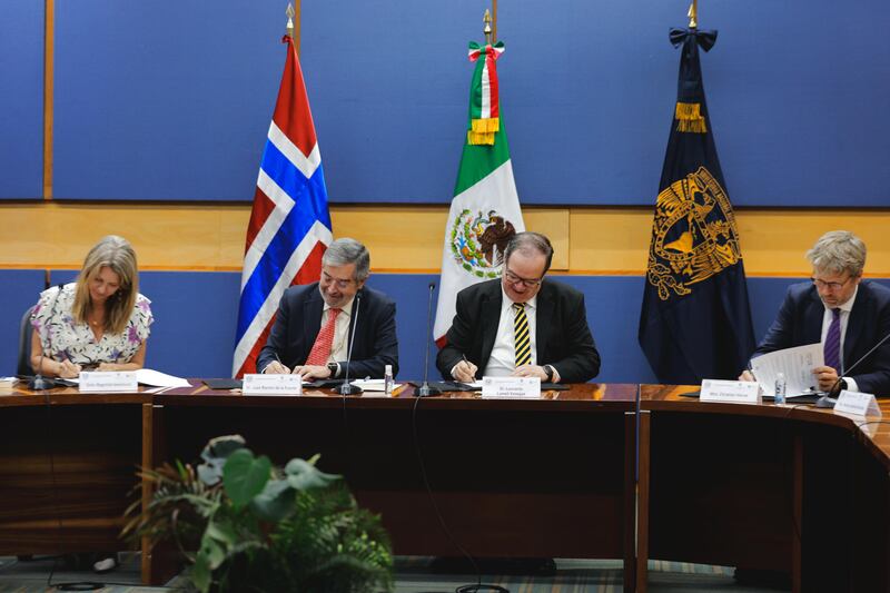 Firma Cultura de Paz entre SRE y UNAM