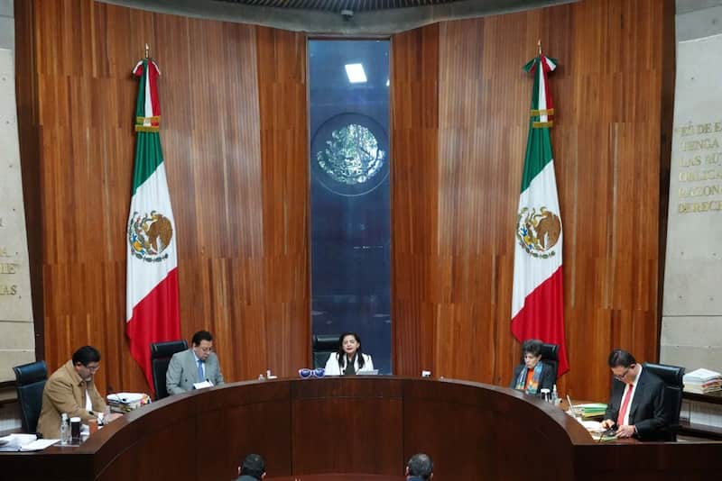 Los magistrados Reyes Rodríguez Mondragón, Felipe Alfredo Fuentes Barrera, Mónica Arali Soto Fregoso, Janine Ótalora Malassis y Felipe de la Mata Pizaña durante la Sesión Ordinaria en el Tribunal Electoral. Imagen promocional