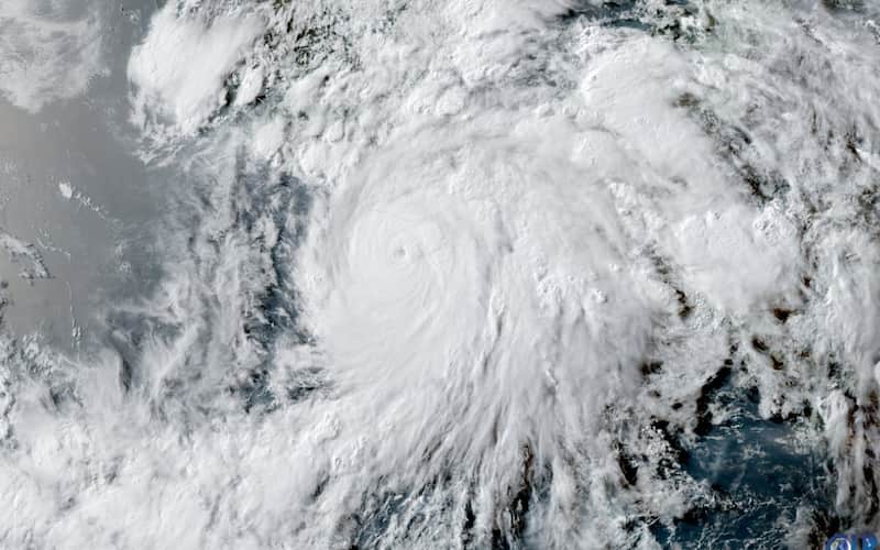 La tormenta se ha intensificado con rapidez Huracán Erick visto desde el espacio por CIRA