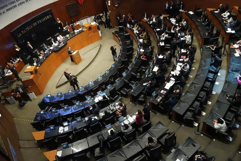 Los senadores en comisiones discutieron una reforma a la Ley de Operaciones con Recursos de Procedencia Ilícita Cámara de Senadores en sesión legislativa