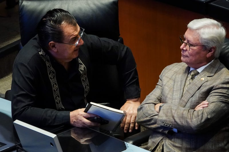 Los senadores Alejandro González Yáñez y Jaime Bonilla del Partido del Trabajo gonzalez-yanez-pt
