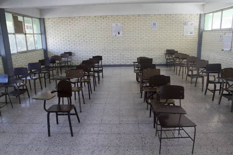 Guerrero suspende clases por el huracán 'Erick' Un salón de clases vacío ante el inminente impacto de la tormenta Erick