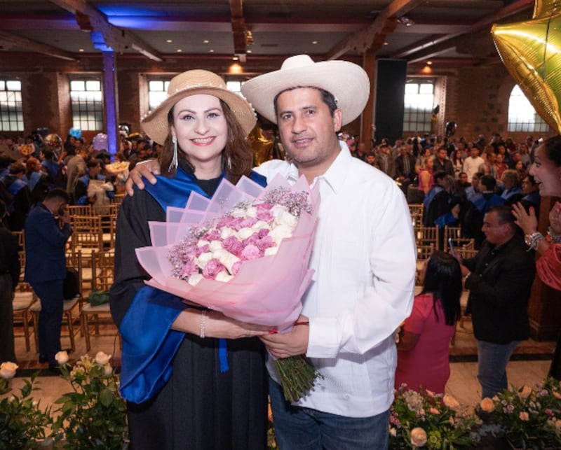 Guadalupe Araceli Mendoza Arias y Carlos Manzo, integrantes del Movimiento del Sombrero Guadalupe Araceli Mendoza Arias