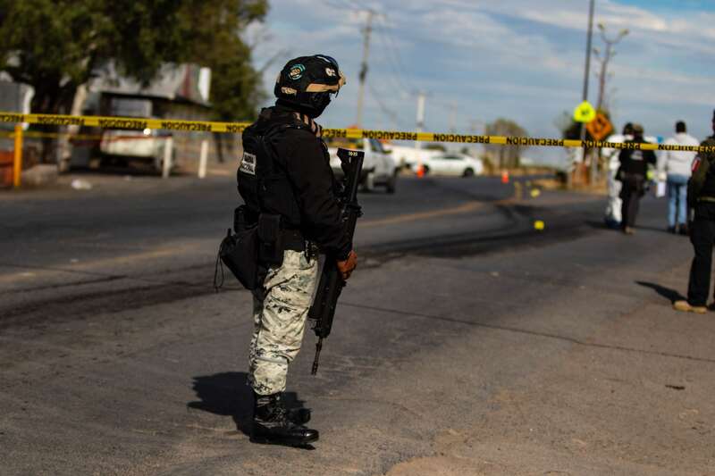 Fuerzas de seguridad acordonando zona. Un elemento de la SSPC perdió la vida durante un operativo en Veracruz.