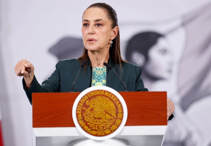 CIUDAD DE MÉXICO, 10DICIEMBRE2025.- Claudia Sheinbaum Pardo, presidenta de México, encabezó la conferencia Mañanera del Pueblo en la que se expusieron los avances y calendario de actividades del Plan Michoacán por la Paz y la Justicia.
FOTO: GALO CAÑAS/CUARTOSCURO.COM Claudia Sheinbaum mañanera