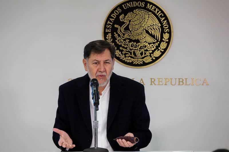 Gerardo Fernández Noroña, presidente de la Mesa Directiva del Senado de la República, ofreció conferencia de prensa en las inmediaciones de la Cámara Alta para posicionarse al respecto de la iniciativa enviada por la presidenta Claudia Sheinbaum respecto a la no reelección y el nepotismo, así como del proceso de elección del Poder Judicial de la Federación. Imágen