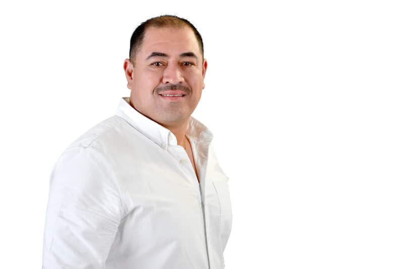 José Ascención Murguía Santiago, alcalde de Teuchitlán. El alcalde de Teuchitlán posando en una foto con fondo blanco.