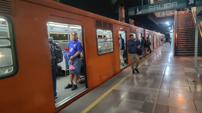Usuarios en el Metro de la Ciudad de México Usuarios en el Metro de la Ciudad de México