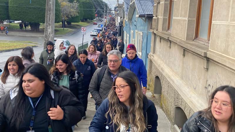 Este 2 de mayo se registró un sismo de 7.4 al sur de Chile y se activó la alerta de Tsunami. Pobladores de la región de Magallanes, Chile, evacúan el poblado ante la alerta de tsunami por el sismo de 7.4
