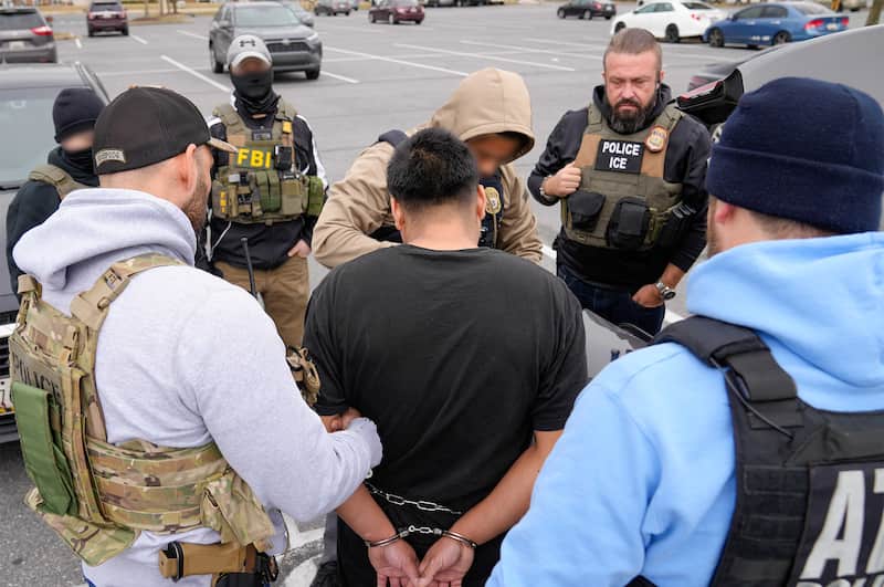 Operativos del ICE para detener migrantes indocumentados. Más de 4 mil detenciones de migrantes se han realizado en las primeras semanas del gobierno de Trump.