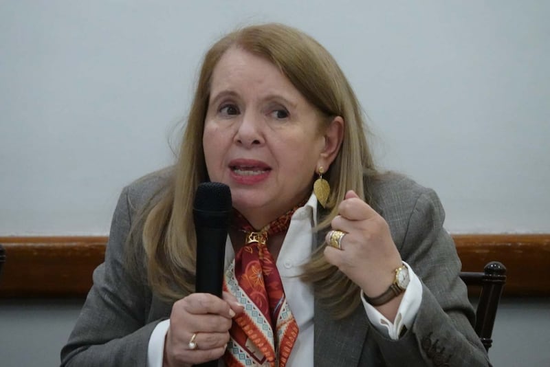 Ministra Loretta Ortiz