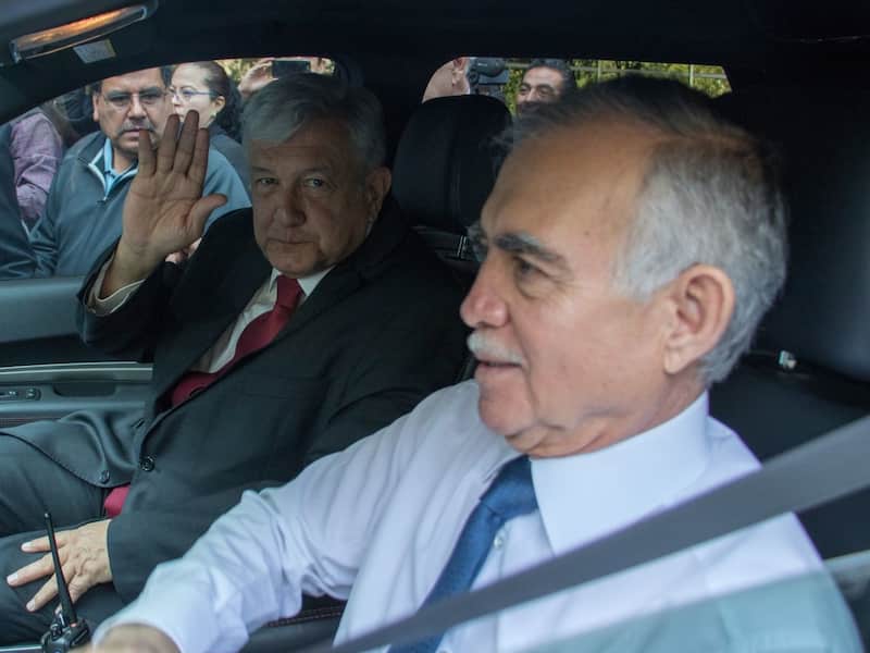 Andrés Manuel López Obrador, candidato de MORENA a la presidencia de la república, acompañado de Alfonso Romo Andrés Manuel López Obrador, candidato de MORENA a la presidencia de la república, acompañado de Alfonso Romo