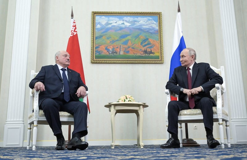 Alexander Lukashenko y Vladimir Putin