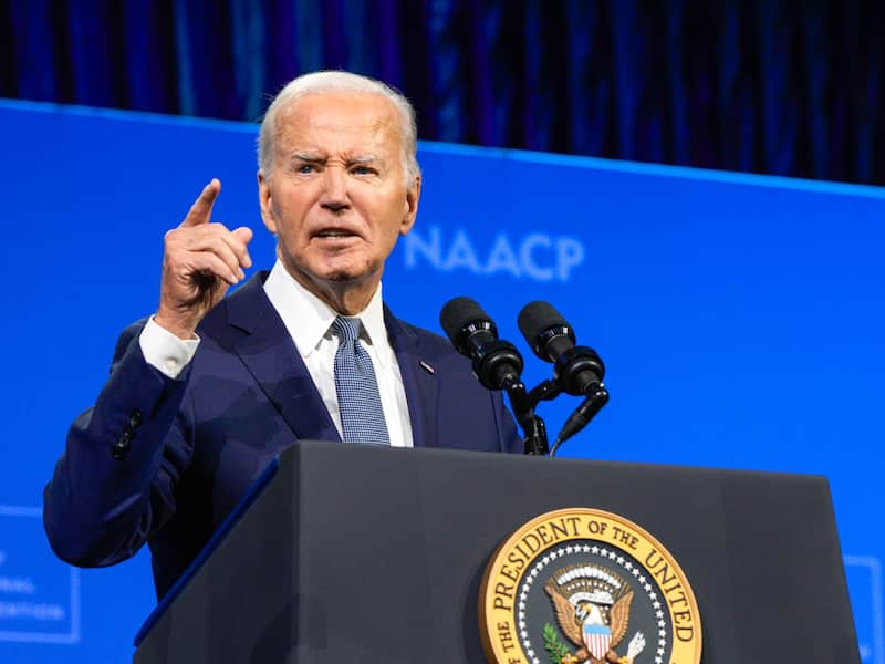 Joe Biden, expresidente de EUA. Joe Biden hablando en conferencia.
