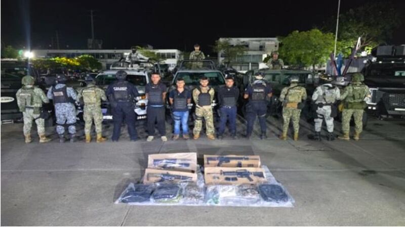 En el marco de la Estrategias de Seguridad, Omar García Harfuch, titular de la SSPC, reveló que autoridades federales y locales realizaron cinco distintos operativos y detuvieron a 11 personas en ellos. Detenidos