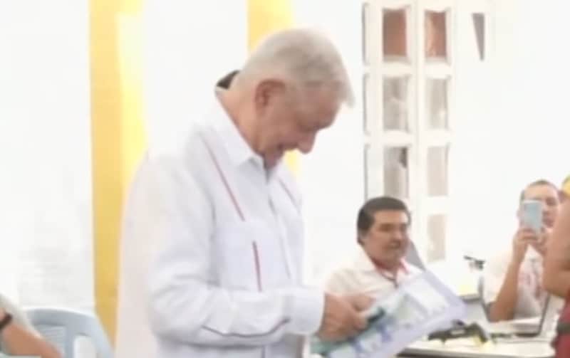 el expresidente reaparece en un evento público amlo emitiendo su voto en la elección judicial