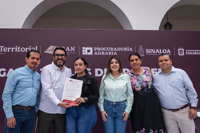 Juan de Dios Gámez Mendívil, alcalde de Culiacán, realizó la entrega directa de 279 títulos de propiedad Imagen promocional