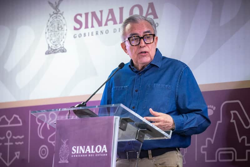 Rubén Rocha, gobernador de Sinaloa Rubén Rocha hablando en su conferencia de prensa.