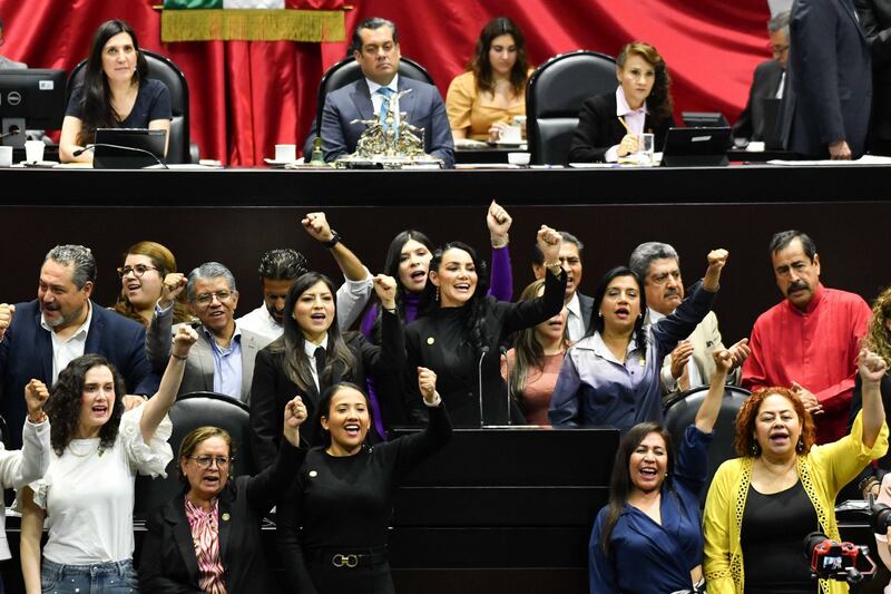 Morena aprueba reforma nepotismo