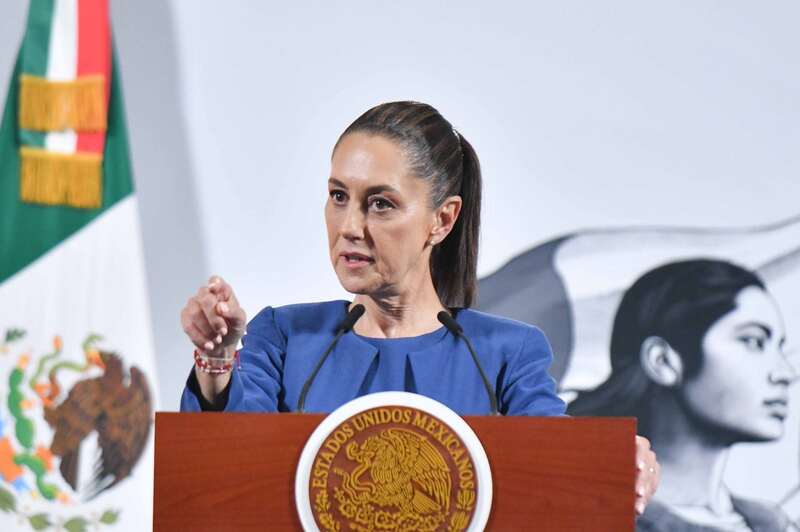 Claudia Sheinbaum, presidenta de México, durante su intervención en la conferencia matutina realizada en Palacio Nacional, en la que compartió detalles sobre los recursos y número de escuelas que se construirán para el fortalecimiento de la educación media superior este año. Claudia Sheinbaum, presidenta de México, durante su intervención en la conferencia matutina realizada en Palacio Nacional, en la que compartió detalles sobre los recursos y número de escuelas que se construirán para el fortalecimiento de la educación media superior este año.