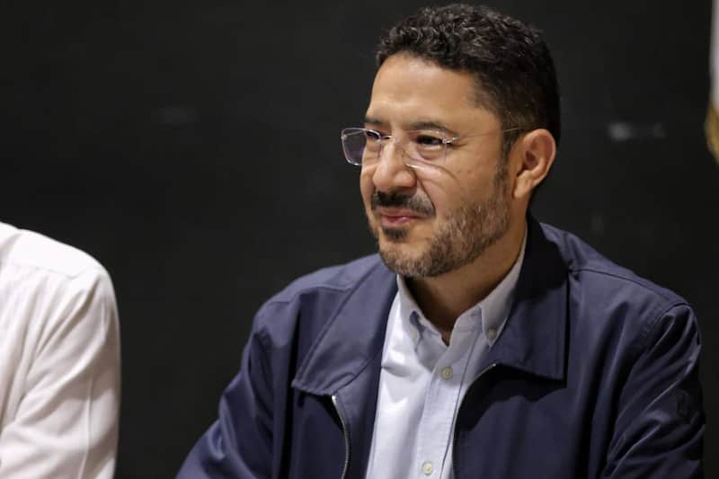 Martí Batres se queda al frente del ISSSTE Martí Batres acude a reunión del ISSSTE en Oaxaca.