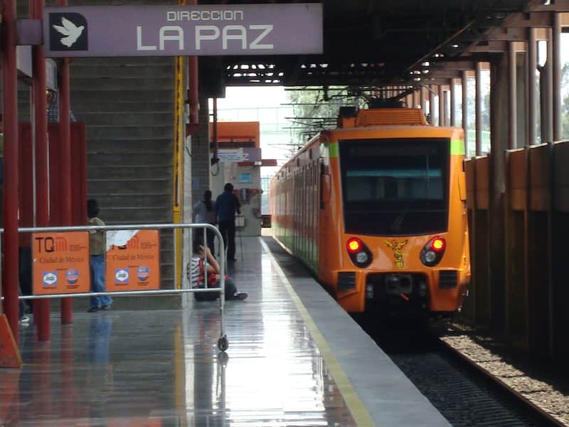Algunas estaciones del metro presentan fallas por las lluvias Un metro llegando al andén