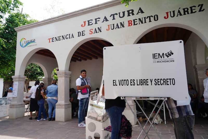 Aquí te decimos cómo saber en qué casilla electoral te toca votar Personas ejerciendo su derecho al voto