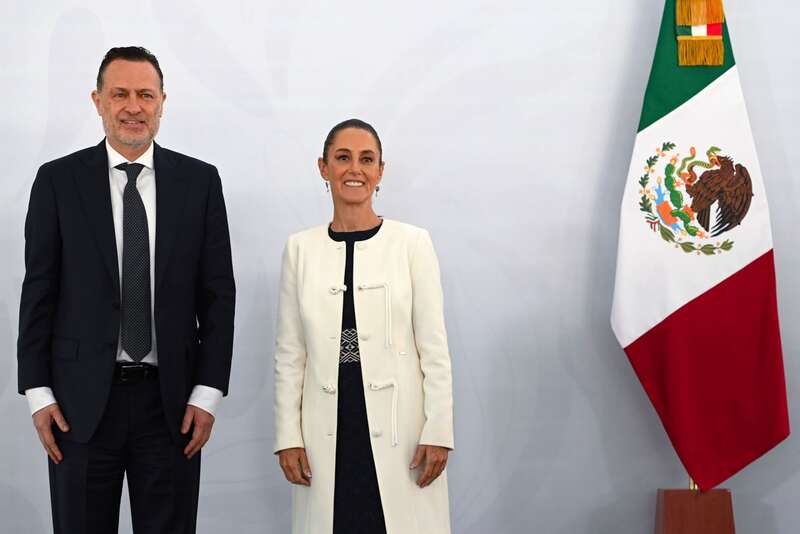 QUERÉTARO, QUERÉTARO, 05FEBRERO2025.- Claudia Sheinbaum Pardo, presidenta de México, y Mauricio Kuri, gobernador de Querétaro, participaron en la conferencia de prensa matutina en el marco de la celebración del 108 aniversario de la promulgación de la Constitución Mexicana.
FOTO: PRESIDENCIA/CUARTOSCURO.COM El gobernador de Querétaro, Mauricio Kuri y la presidenta de México, Claudia Sheinbaum.
